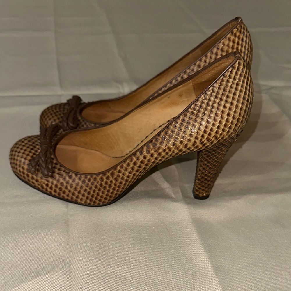 Vince Camuto Brown/Beige Snakeskin Pattern Textured Heels Size 7 - Picture 4 of 11